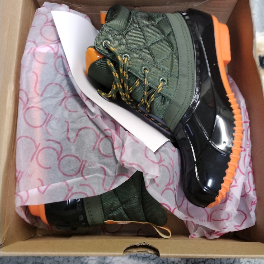 Sugar women winter water proof boots new in box